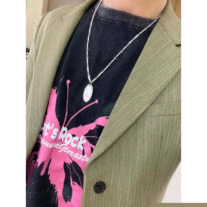 G*u*i necklaces